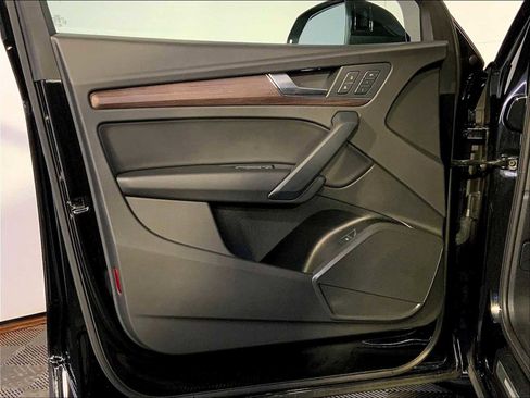 Used 2021 Audi Q5 Premium w/ Convenience Package image 25