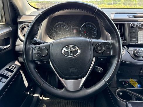 Used 2018 Toyota RAV4 XLE w/ Plus Extra Value Package AWD/4WD image 18