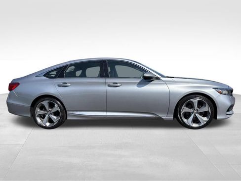 Used 2018 Honda Accord Touring image 6