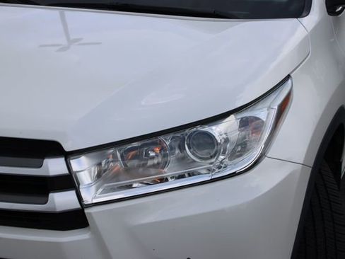 Used 2018 Toyota Highlander XLE AWD/4WD image 23