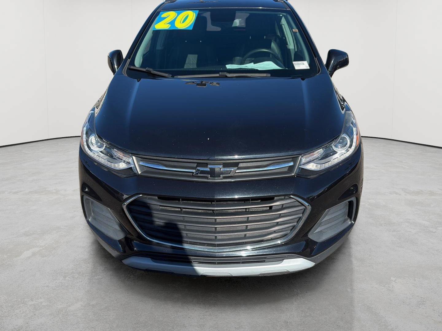 Used 2020 Chevrolet Trax LT w/ LT Convenience Package FWD image 2