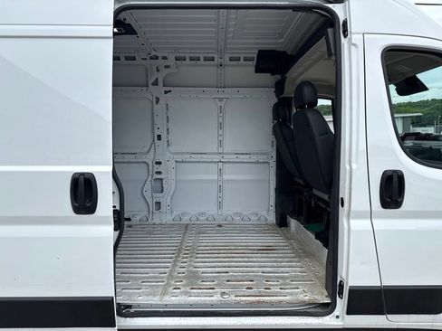 Used 2025 RAM ProMaster 2500 w/ Convenience Group FWD image 13