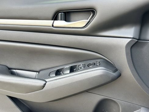 Certified 2022 Nissan Altima 2.5 SV image 9