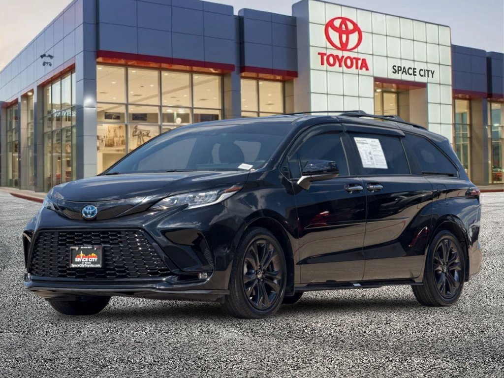 Certified 2025 Toyota Sienna XSE FWD image 2