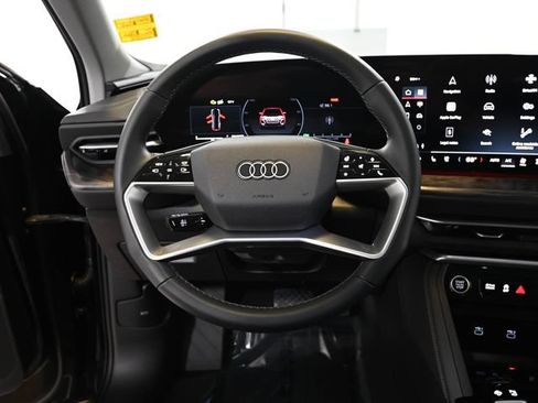 Used 2025 Audi Q5 Premium Plus AWD/4WD image 3