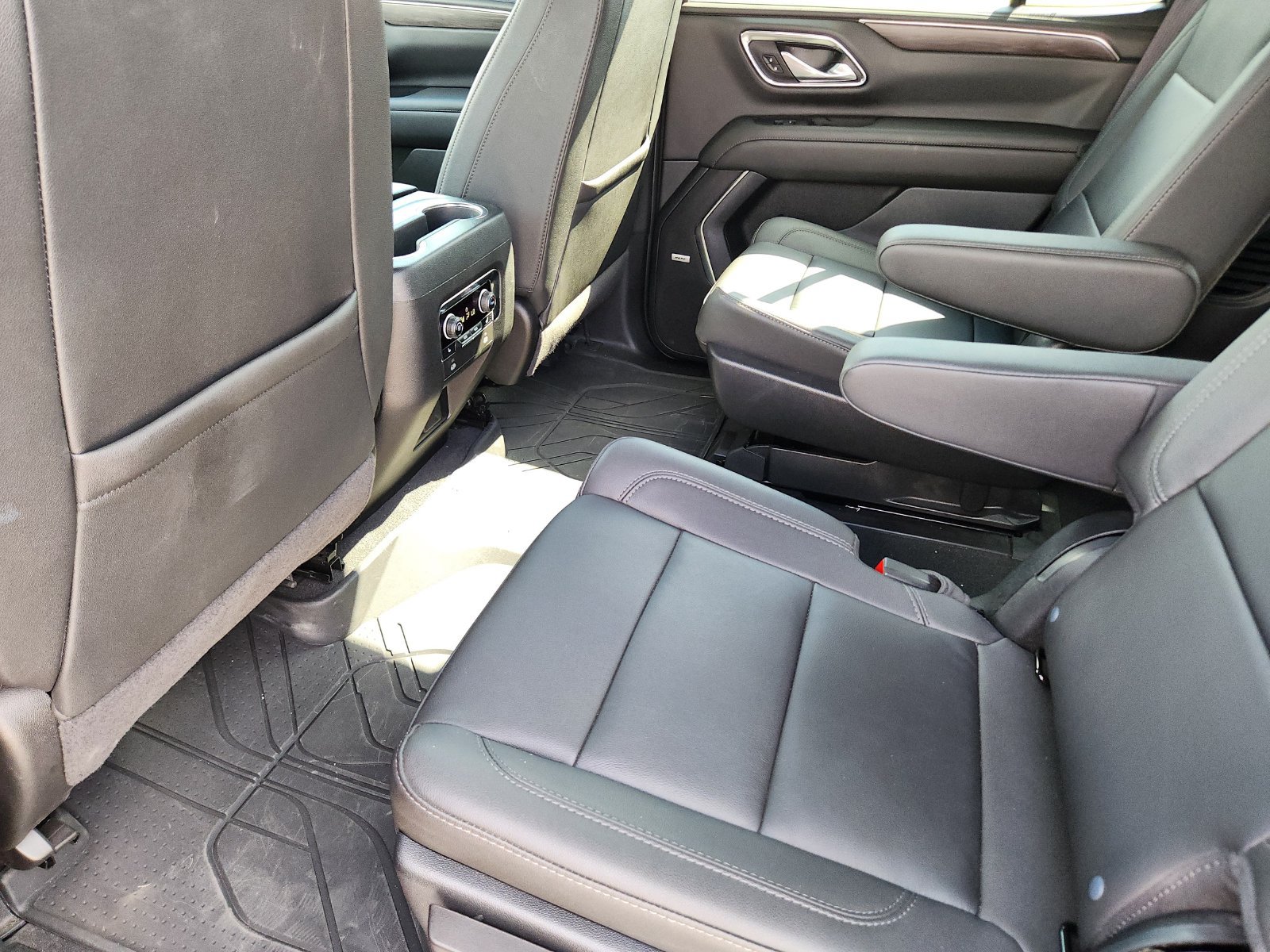 Used 2024 Chevrolet Tahoe LT w/ Luxury Package RWD image 34