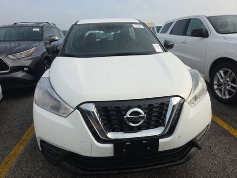 Used 2020 Nissan Kicks S FWD image 2