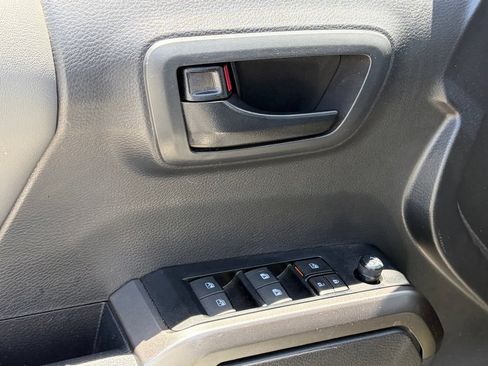 Used 2023 Toyota Tacoma SR5 w/ Technology Package AWD/4WD image 6