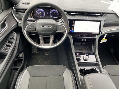 New 2026 Jeep Grand Cherokee Altitude image 9