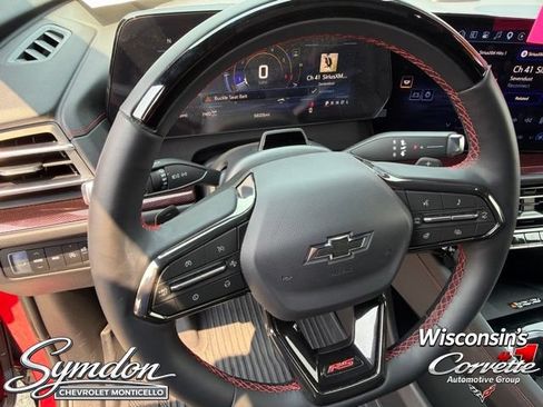 Used 2026 Chevrolet Traverse RS w/ LPO, Floor Liner Package AWD/4WD image 11