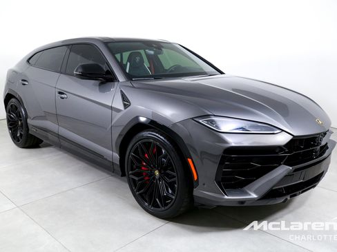 Used 2025 Lamborghini Urus SE image 3
