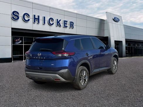 Used 2022 Nissan Rogue S image 2