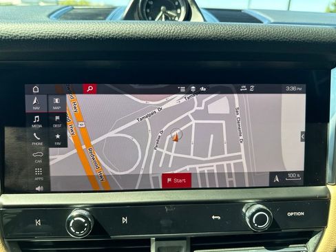 Used 2022 Porsche Macan S AWD/4WD image 23