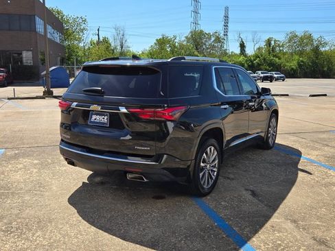 Used 2023 Chevrolet Traverse Premier w/ LPO, Cargo Package FWD image 5
