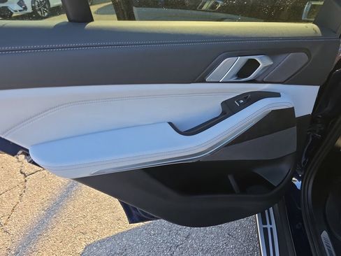 Used 2025 BMW X5 sDrive40i w/ M Sport Package image 17