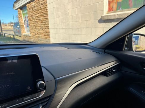 Used 2025 Nissan Altima 2.5 SV image 34