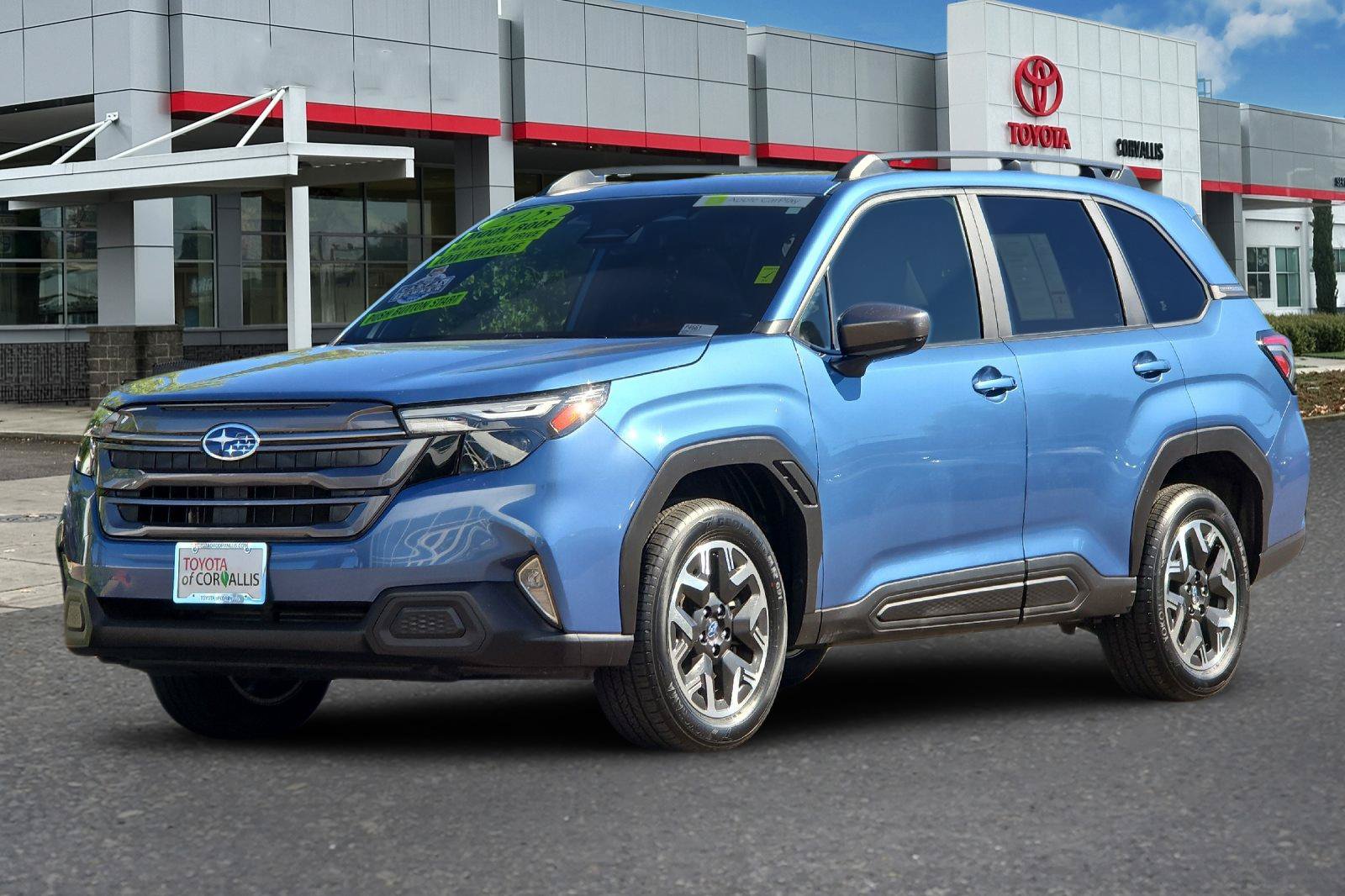 Used 2025 Subaru Forester Premium AWD/4WD image 8