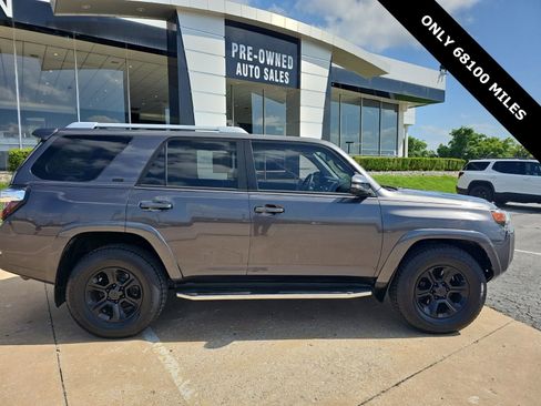 Used 2016 Toyota 4Runner SR5 Premium RWD image 2