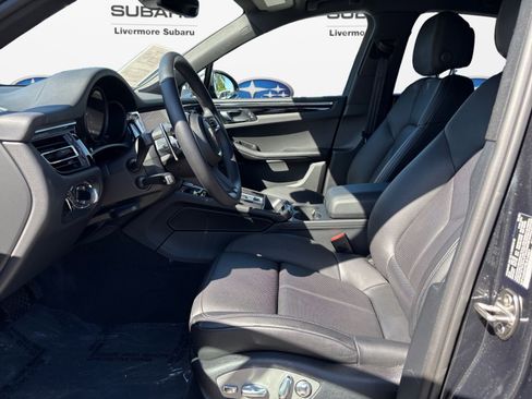 Used 2025 Porsche Macan AWD/4WD image 10