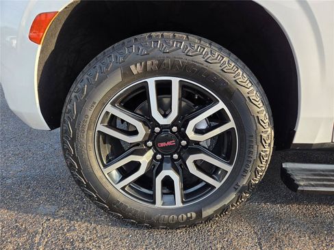 Used 2024 GMC Yukon AT4 w/ AT4 Premium Plus Package AWD/4WD image 36