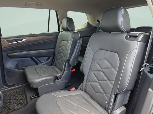 Used 2024 Volkswagen Atlas SE FWD image 30