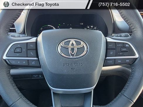 Used 2025 Toyota Sienna XLE w/ XLE Plus Package image 14