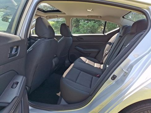 Used 2024 Nissan Altima 2.5 SV w/ SV Premium Package FWD image 10