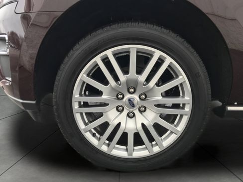 Used 2024 Ford Expedition Limited image 3