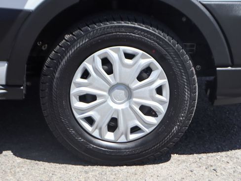 Used 2022 Ford E-Transit Medium Roof RWD image 40