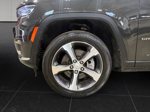 Used 2023 Jeep Grand Cherokee L Limited AWD/4WD image 9