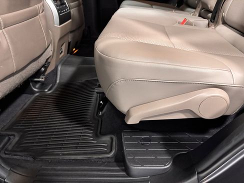 Used 2023 Lexus GX 460 Premium image 20