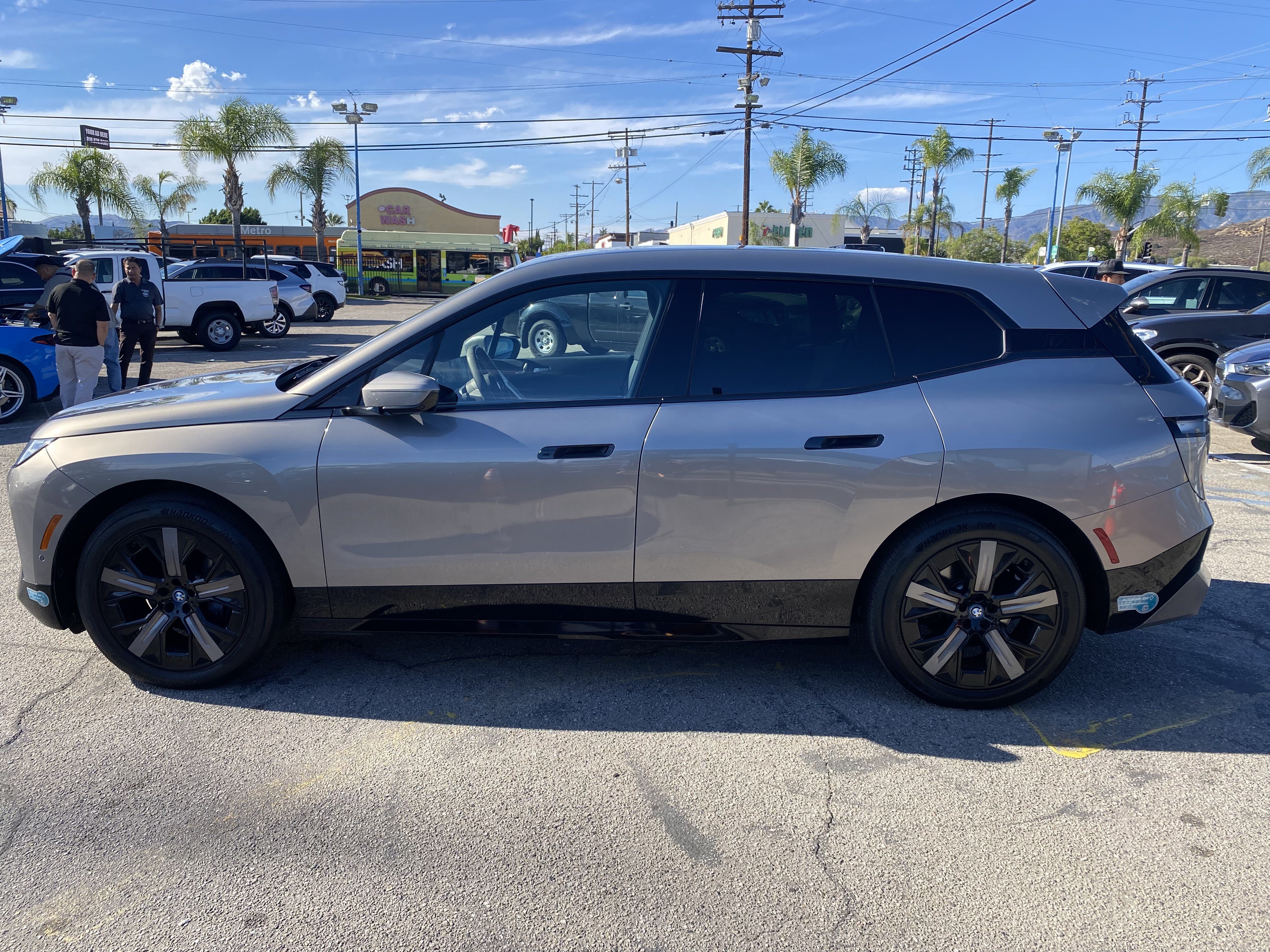 Used 2024 BMW iX xDrive50 w/ Premium Package AWD/4WD image 7