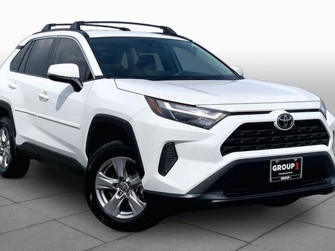 Used 2025 Toyota RAV4 XLE FWD image 3