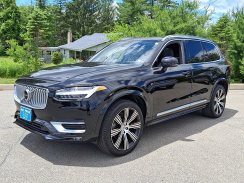Certified 2023 Volvo XC90 B6 Ultimate w/ Protection Package AWD/4WD image 4