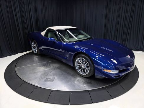 Used 2004 Chevrolet Corvette Convertible w/ Preferred Equipment Group RWD image 14