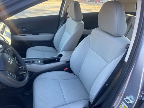 Used 2022 Honda HR-V LX image 9