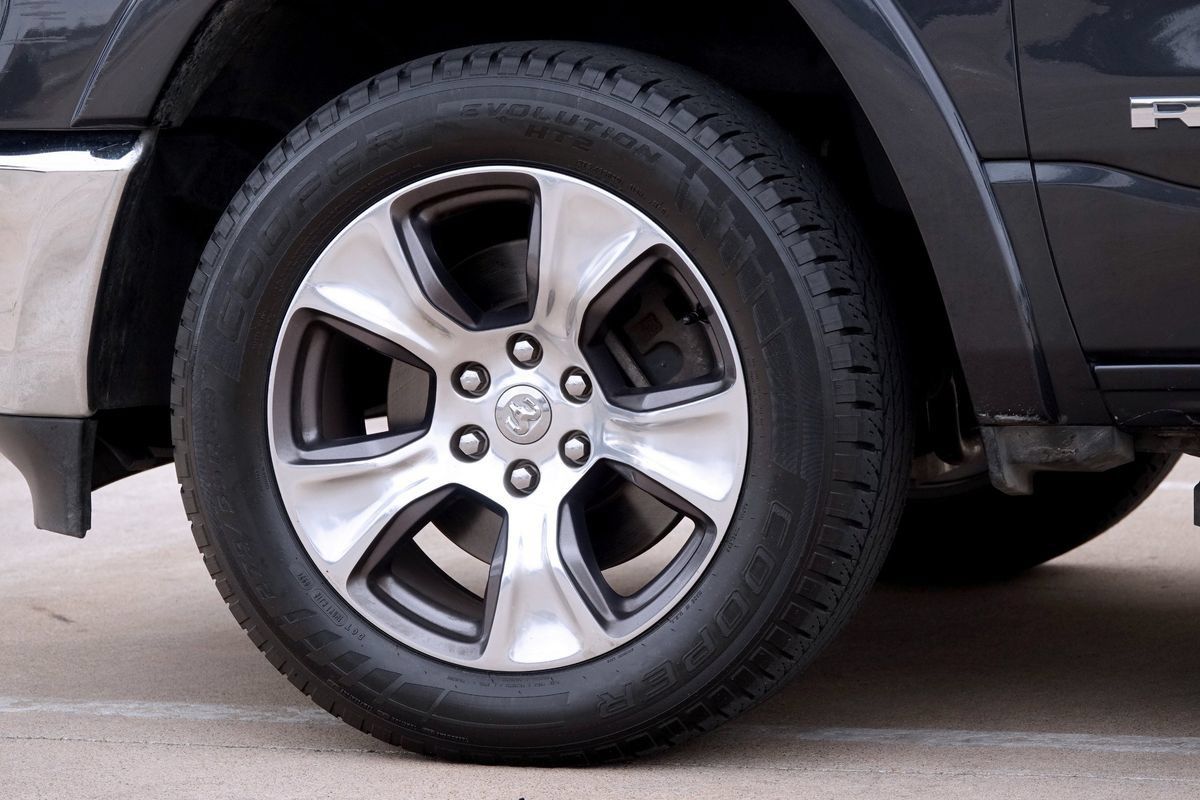 Used 2019 RAM 1500 Laramie AWD/4WD image 25