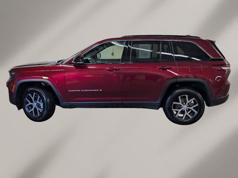 Used 2025 Jeep Grand Cherokee Limited w/ Trailer Tow Package AWD/4WD image 3