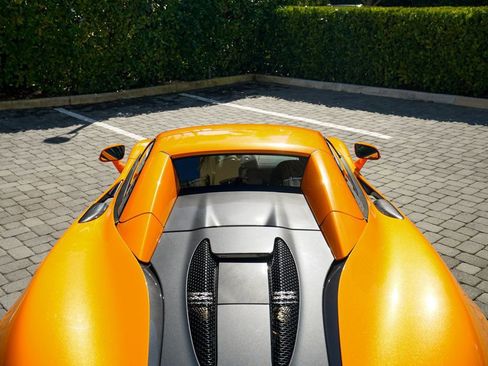 Used 2018 McLaren 570S Spider image 48