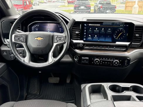 Used 2025 Chevrolet Silverado 1500 LT AWD/4WD image 8