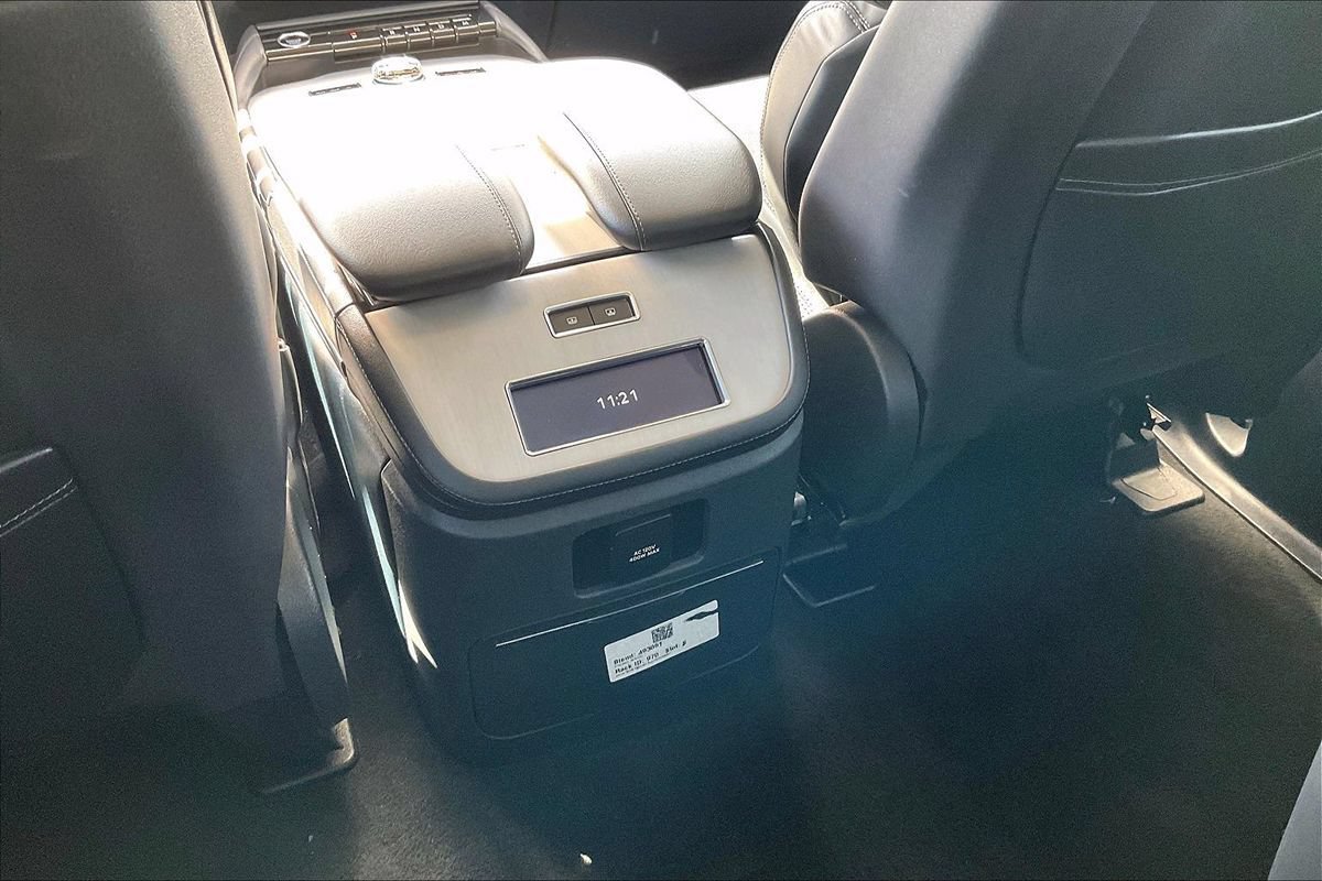 Used 2025 Lincoln Navigator Reserve AWD/4WD image 22