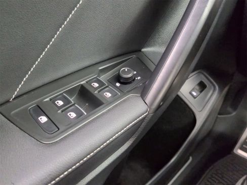 Certified 2022 Volkswagen Tiguan SE R-Line image 16