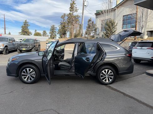 Used 2020 Subaru Outback Premium image 8