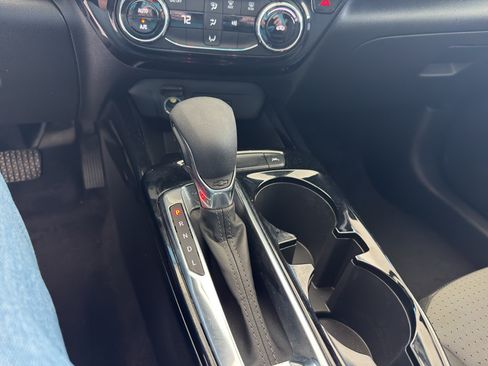 Used 2025 Chevrolet Trax LT FWD image 13