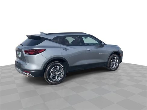 Certified 2025 Chevrolet Blazer LT w/ Convenience Package image 8