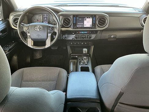 Used 2017 Toyota Tacoma TRD Sport w/ Premium & Technology Package RWD image 15