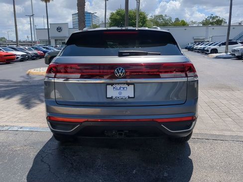 Used 2025 Volkswagen Atlas Cross Sport SE FWD image 5