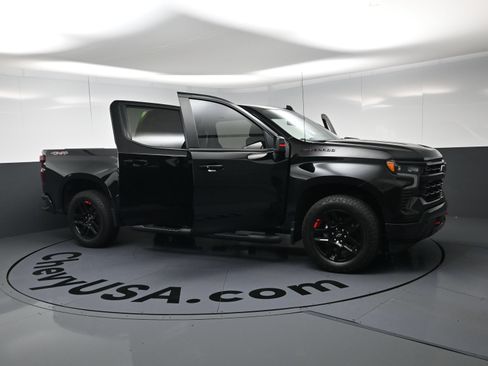 Used 2024 Chevrolet Silverado 1500 RST w/ Redline Edition AWD/4WD image 22