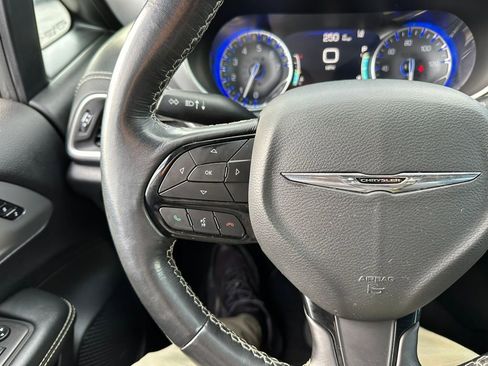 Used 2021 Chrysler Pacifica Touring-L w/ S Appearance Package image 36