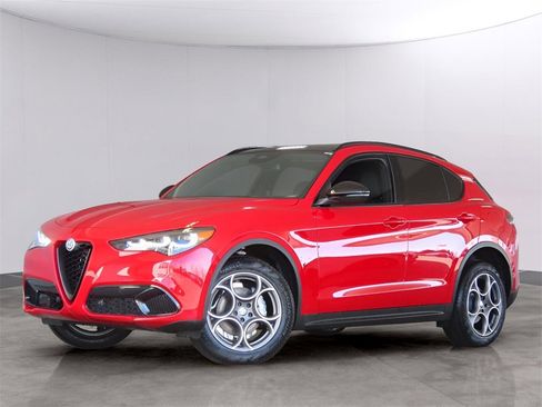 New 2025 Alfa Romeo Stelvio Sprint image 1